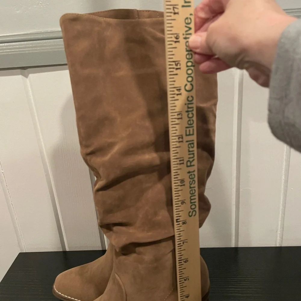 Universal Thread Women’s Tall Slouch Suede Boots - Tan size  6WC